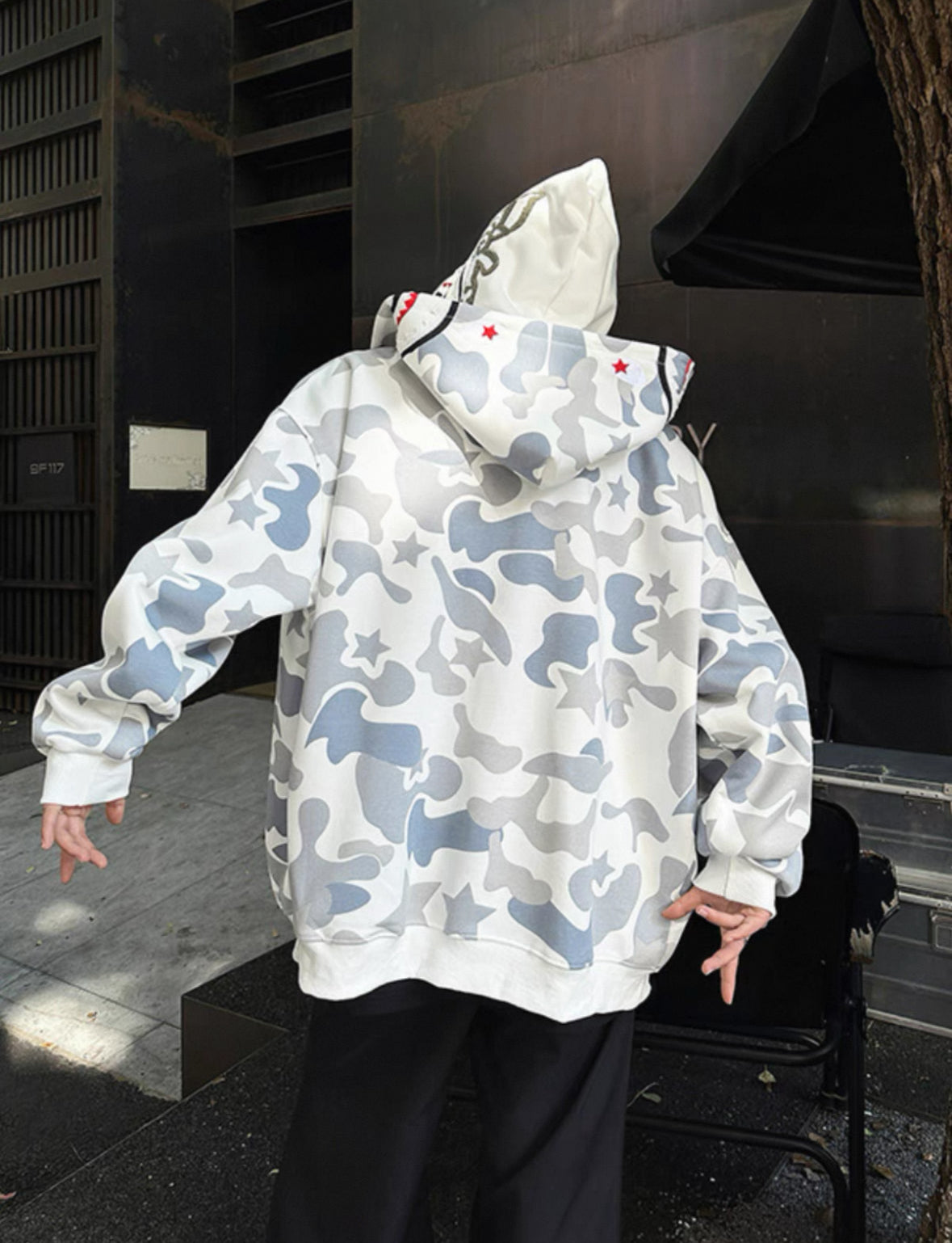 Sweatshirt